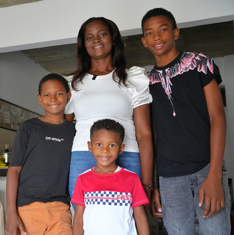 fotografia beneficiarios programa subsidio familiar de vivienda nueva