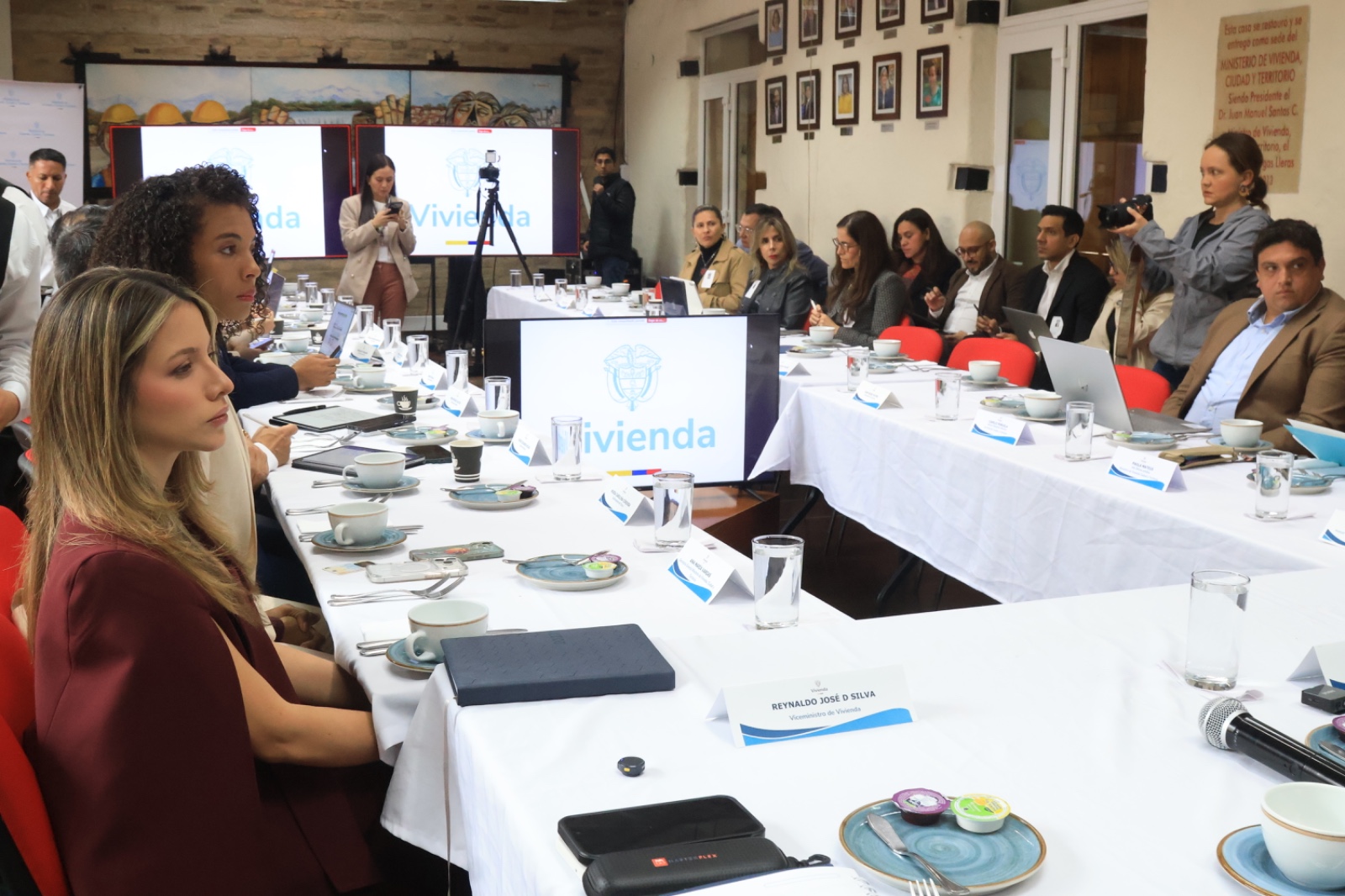 FOTOGRAFIA COMUNICADO MINVIVIENDA LIDERO ENCUENTRO CON EL FONDO MILAGRO 02
