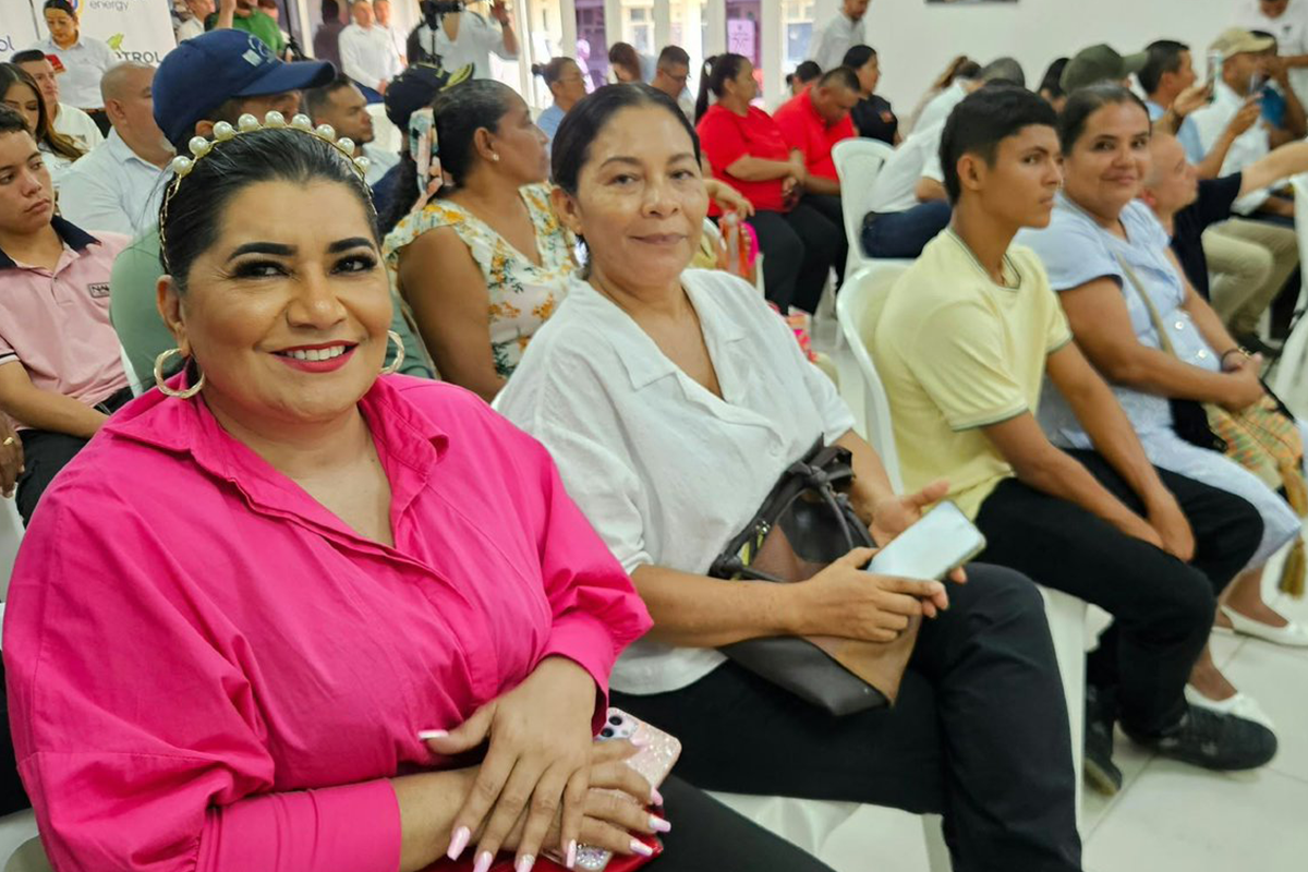 FOTOGRAFIA COMUNICADO GOBIERNO LLEGA A ARAUCA 03