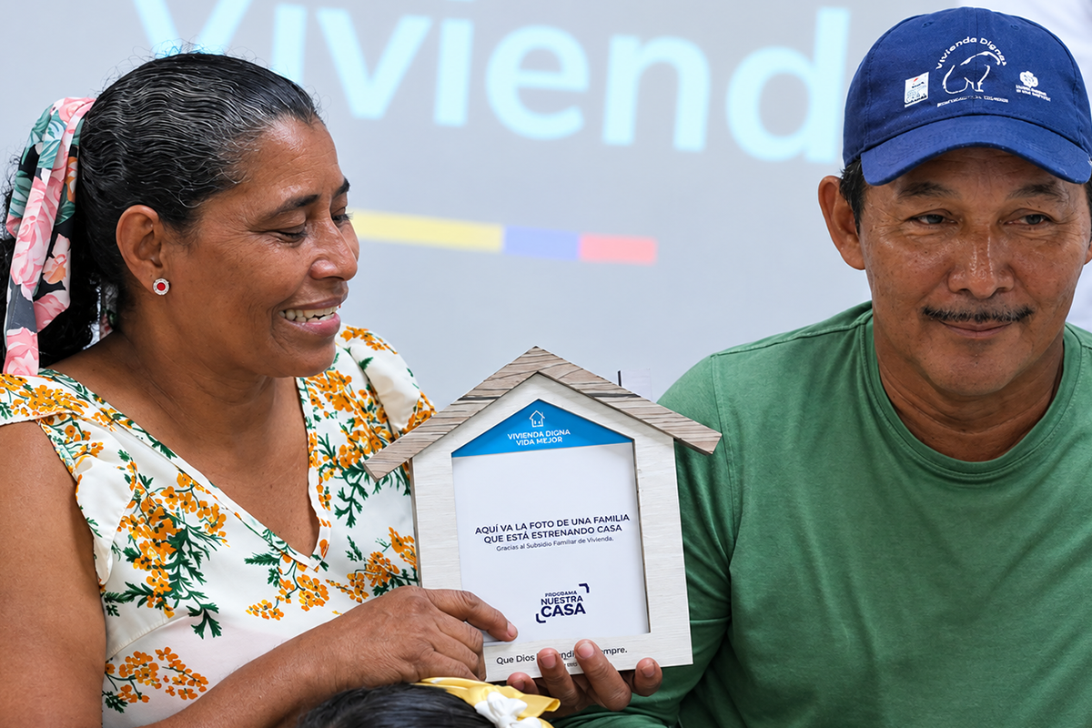 FOTOGRAFIA COMUNICADO GOBIERNO LLEGA A ARAUCA 02