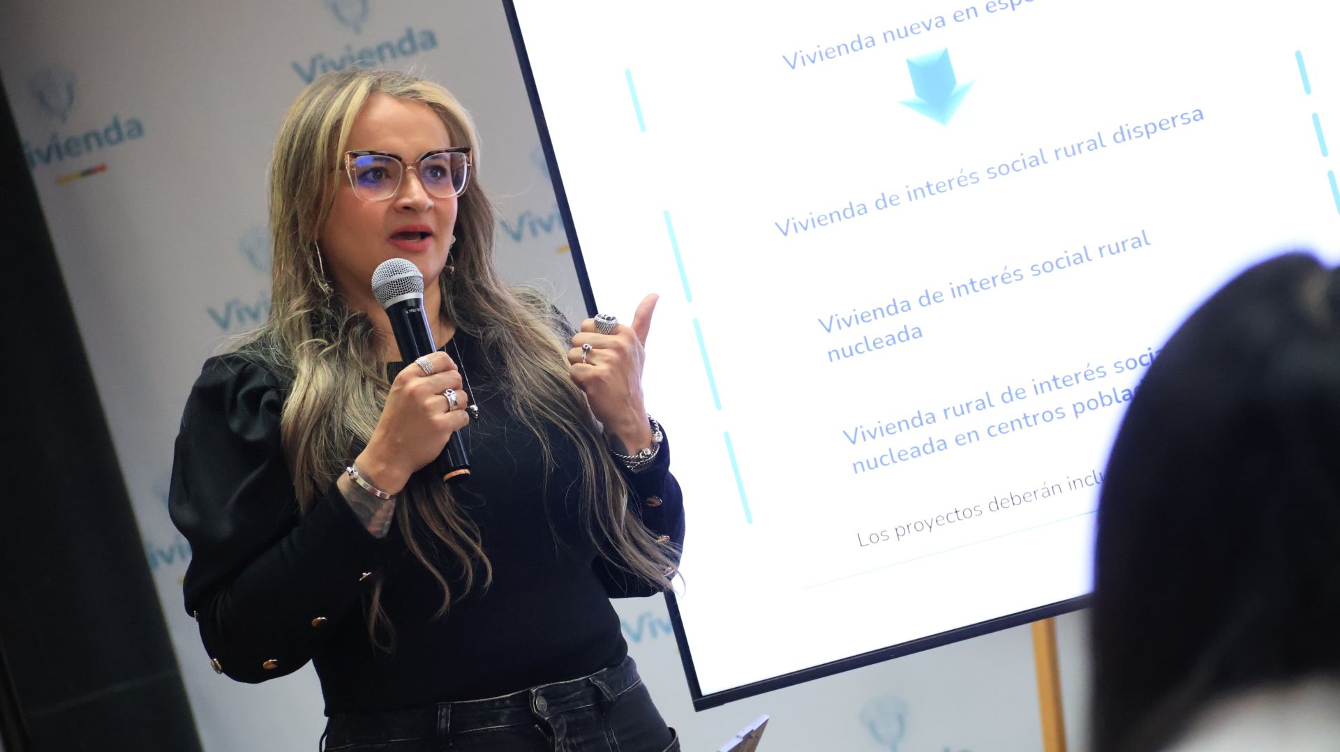 FOTOGRAFIA COMUNICADO MINVIVIENDA AVANZA PARA FINANCIAR VIVIENDA RURAL DE FAMILIAS AFECTADAS POR EL TERREMOTO 04