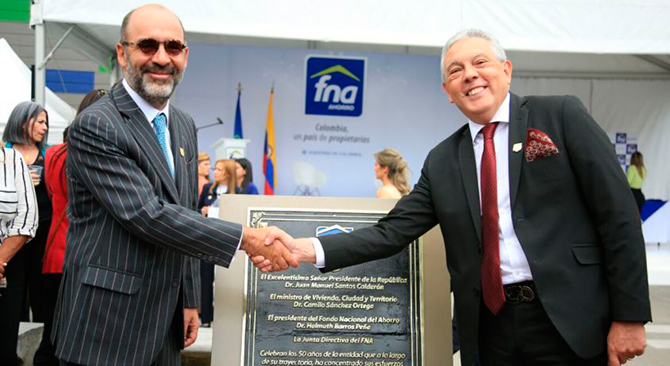Ministro de Vivienda Camilo Sanchez junto con el presidente del FNA Helmut Barros en la celebracion de los 50 anos del fondo