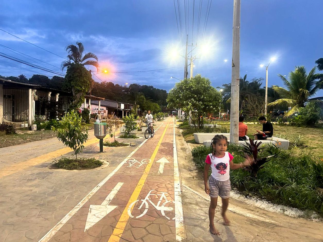 FOTOGRAFÍA INAUGURACIÓN DE OBRAS PARA BARRIOS DE PAZ EN NECOCLÍ, ANTIOQUIA 