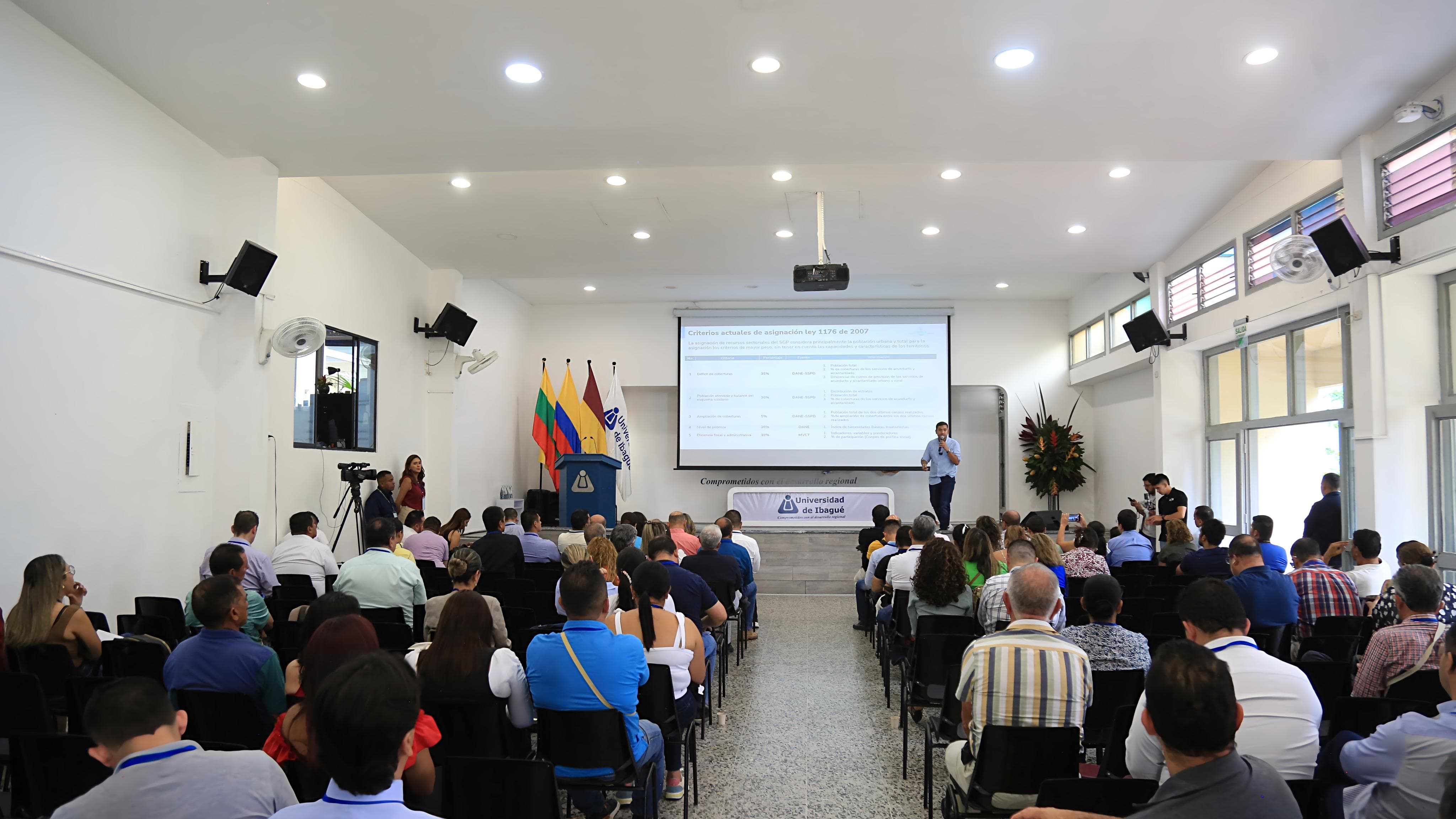 FOTOGRAFÍA MINVIVIENDA LIDERO Ley de Competencias y política de gestión comunitaria del agua´ en Ibagué, Tolima