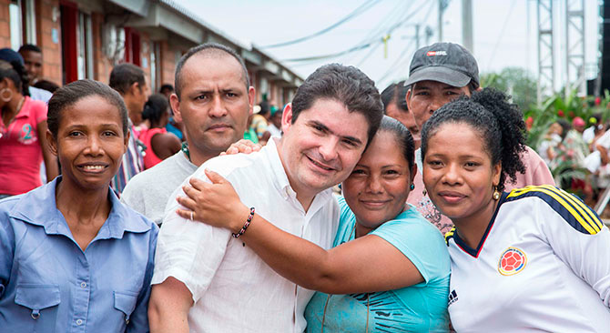 Manana le cumpliremos al Choco con viviendas gratis y la firma de inversiones historicas en agua potable