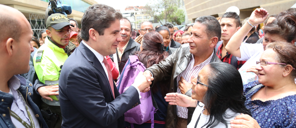 En el primer dia de la Feria Vuelve La Vivienda a Bogota miles de personas buscan casa propia