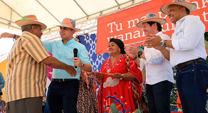 Familias Wayuu cumplen el sueno de tener casa propia