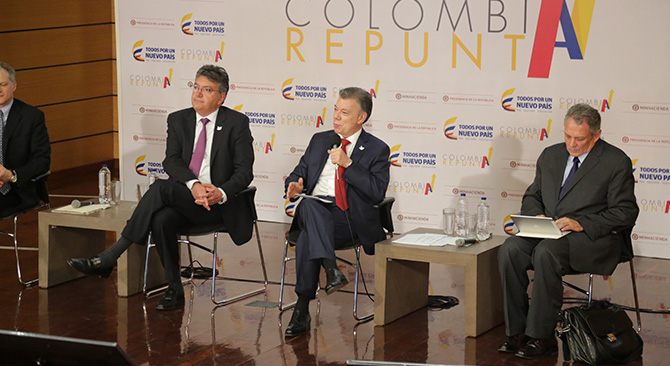 Presidente Santos anuncio inversiones por 1_6 billones de pesos para vivienda en el 2017