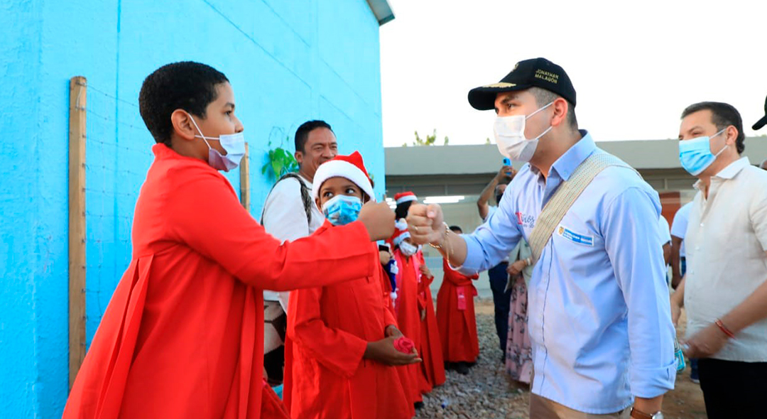 El Ministro de Vivienda durante la entrega del centro de desarrollo infantil en Fonseca. Foto: René Valenzuela (MVCT)