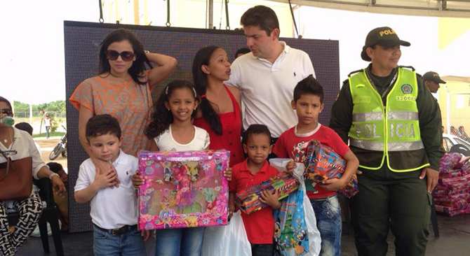Habitantes del proyecto de vivienda gratuita Lorenzo Morales de Valledupar hicieron la novena de Navidad con Minvivienda