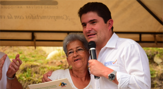 En gira de Minvivienda por Antioquia se entregaron 348 viviendas gratis