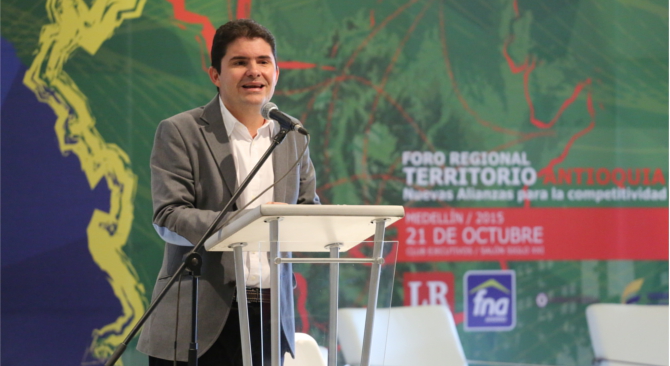 “Los municipios deben pensarse con una perspectiva de asociación como Antioquia lo hizo hace 35 años”: Minvivienda