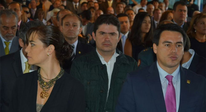 Ministro de Vivienda estuvo presente en el acto de posesión del Gobernador de Caldas
