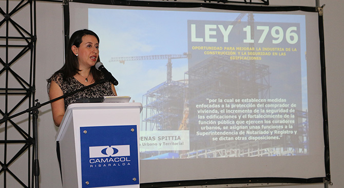 Minvivienda socializo con constructores del eje cafetero Ley de Vivienda Segura