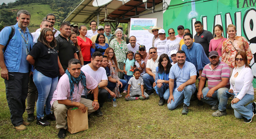 Firma de convenio para construcción de Viviendas de Interés Social Rural en el AETCR Llano Grande en Dabeiba, Antioquia. Foto: Sharon Durán (MVCT)