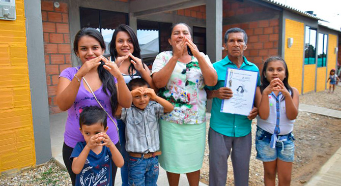 Manana Atlantico y Cesar firman sus primeros convenios para la segunda fase de viviendas gratis