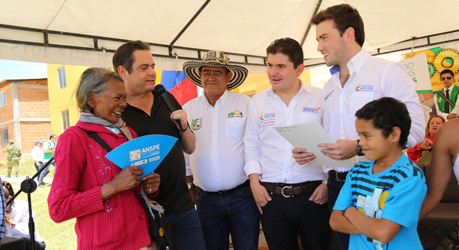 Con el Vicepresidente Vargas Lleras le cumpliremos a los habitantes de Turbo con viviendas gratis Minvivienda