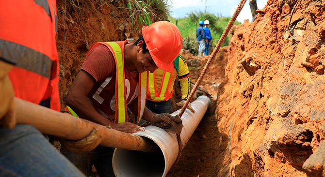 59 municipios de Colombia recuperan las competencias de administracion de recursos para obras de agua y saneamiento