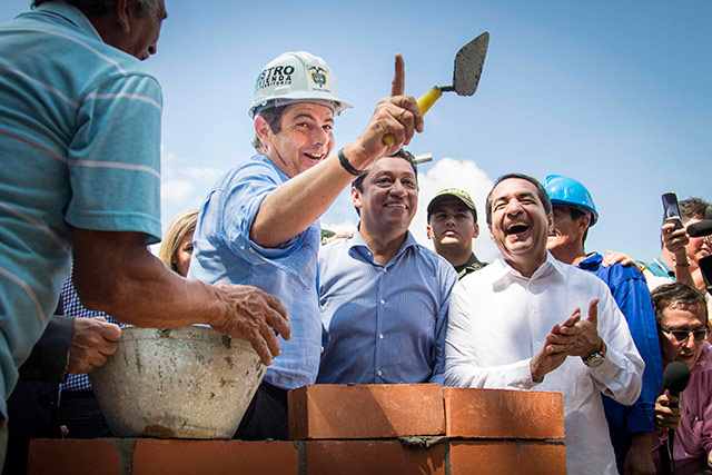 En Santander, Vargas Lleras dio arranque a construcción de viviendas gratis en lotes públicos