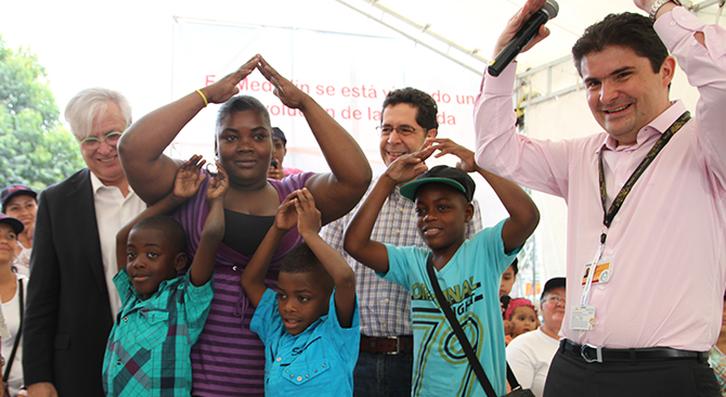 “Felicito al gobierno de Colombia por el programa de las 100.000 viviendas gratis, un esfuerzo destacable por los más necesitados: Joan Clos, Director Ejecutivo de ONU Hábitat