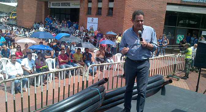 Millonarias inversiones para acueductos y viviendas gratis anunció en Risaralda el Ministro Germán Vargas Lleras
