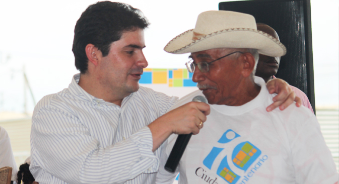 Ministro Henao entregó 187 viviendas gratis a familias desplazadas por la violencia en Cartagena