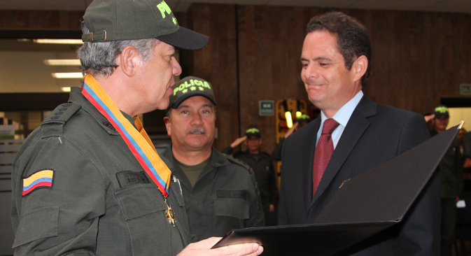 Ministro Vargas Lleras exalta labor de la Policía Nacional