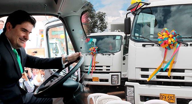 Minvivienda entrega modernos vehículos compactadores para el manejo integral de residuos sólidos en Cundinamarca