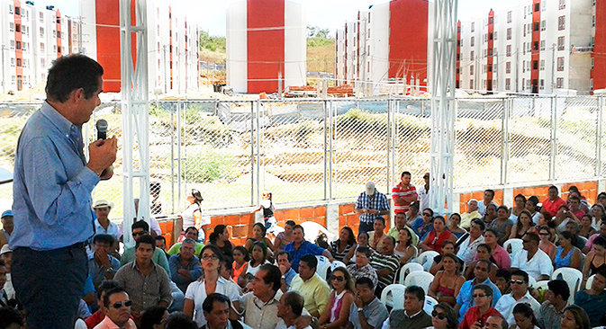 Vargas Lleras entregó 580 casas a hogares desplazados y vulnerables de Neiva