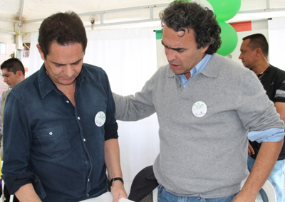 Vargas Lleras firma convenio que asegura cupo total de viviendas gratis para Antioquia