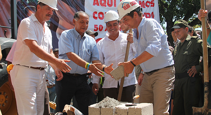 Vargas Lleras pega primeros ladrillos de viviendas gratis en cuatro municipios del Tolima