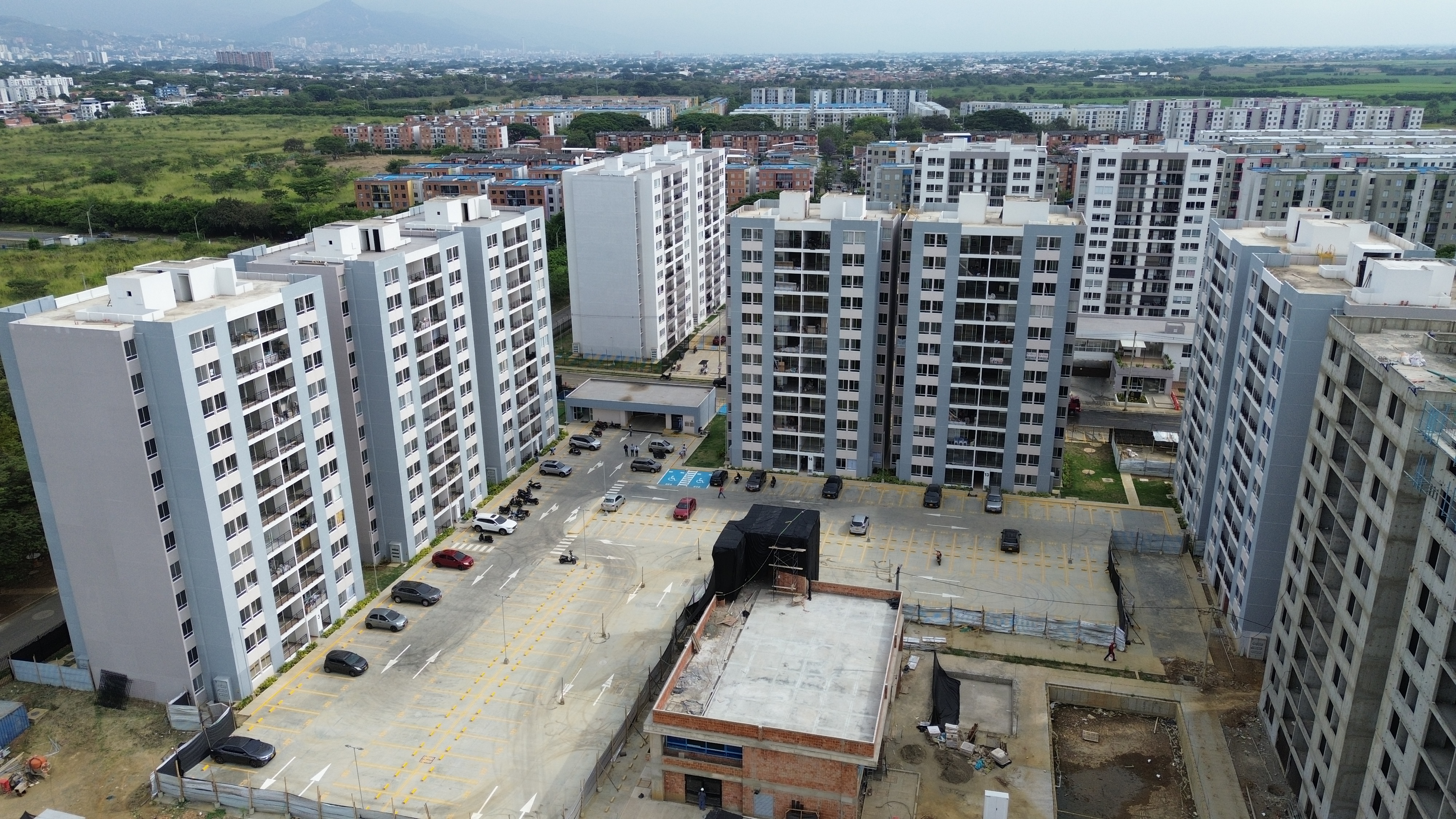 FOTOGRAFIA GOBIERNO HABILITAR RECURSOS DE LAS CAJAS DE COMPENSACIÓN PARA LA RECONSTRUCCION 01 