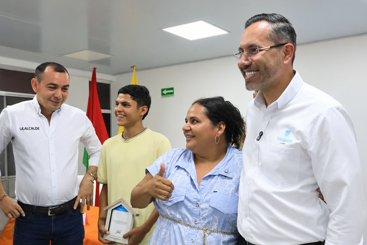 FOTOGRAFIA COMUNICADO GOBIERNO LLEGA A ARAUCA 01