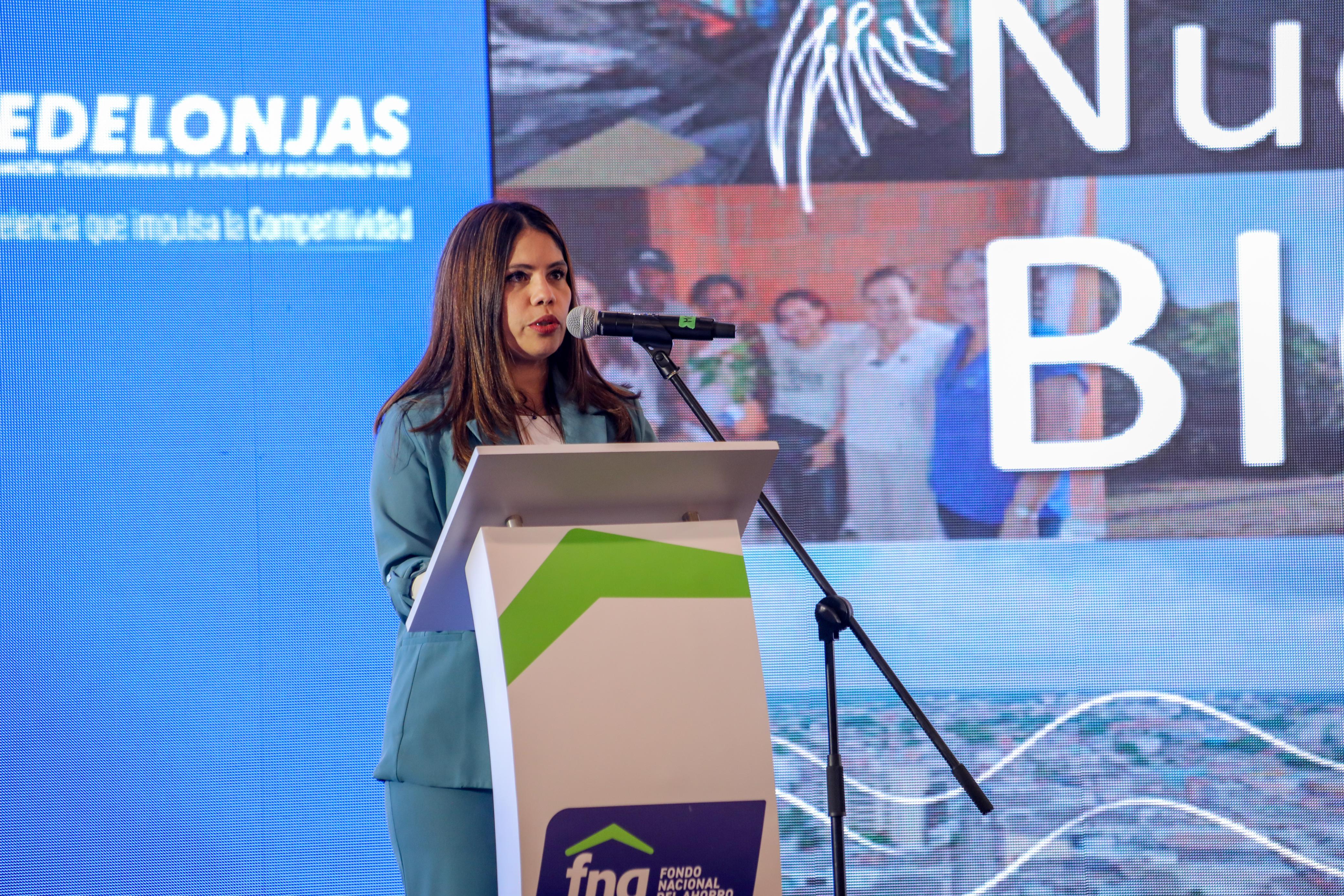 FOTOGRAFÍA VICEMINISTRA DE VIVIENDA AYDEÉ MARSIGLIA BELLO EN EL CONGRESO NACIONAL INMOBILIARIO