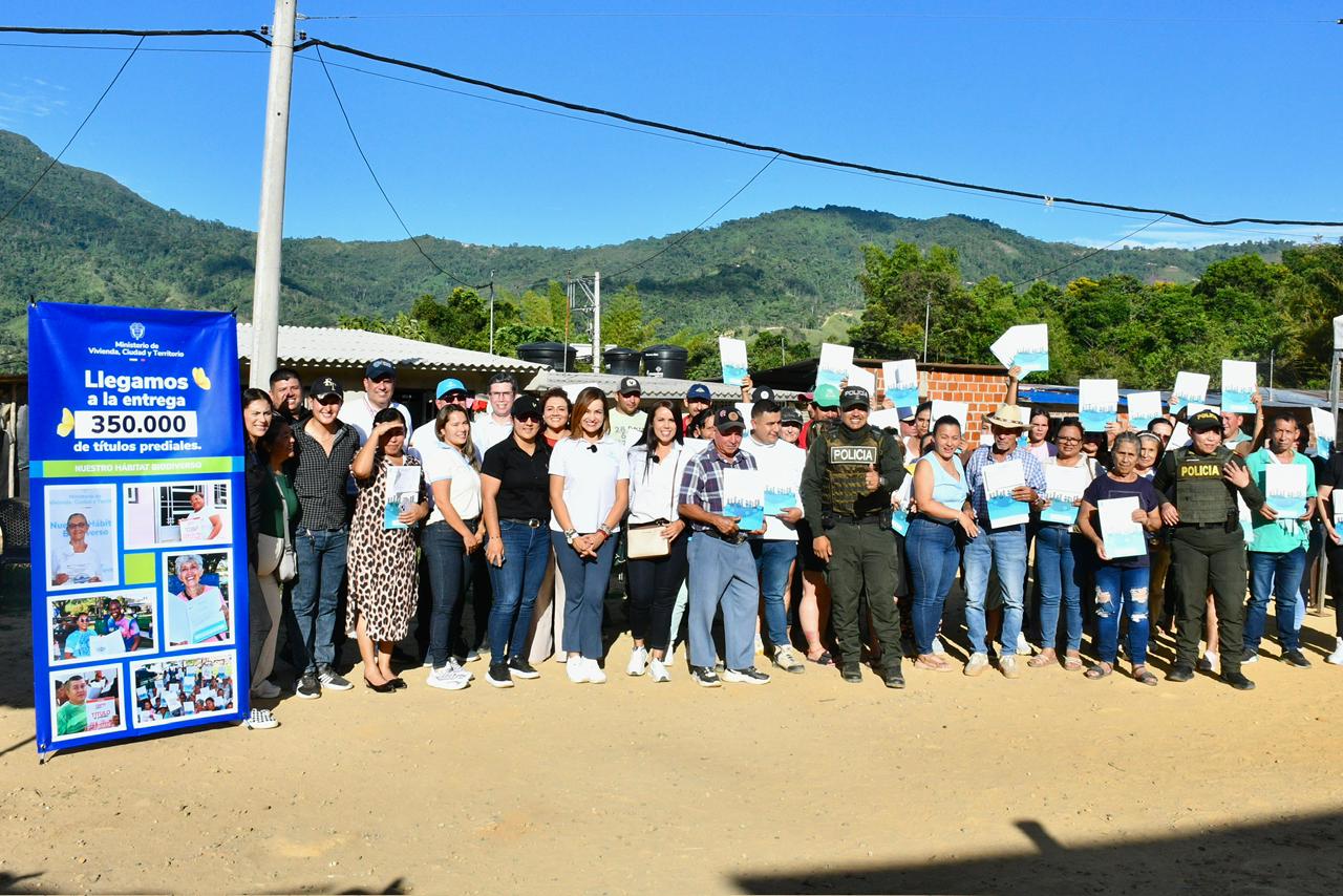 FOTOGRAFIA ENTREGA DE TITULOS Durania, Norte de Santander 01