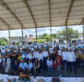 FOTOGRAFIA COMUNICADO ENTREGA DE TITULOS VISTA HERMOSA 01