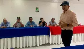 El ministro de Vivienda, Jonathan Malagón, reunido con los alcaldes del sur del Cesar en Aguachica. Foto: archivo MVCT.