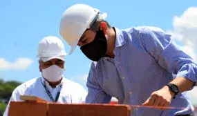 El ministro de Vivienda, Jonathan Malagón, puso la primera piedra del CDI en el que se invertirán $3 mil millones.