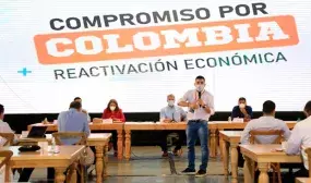 El ministro de Vivienda en su intervención durante el encuentro Compromiso por Colombia, en Cali. Foto: René Valenzuela (MVCT)