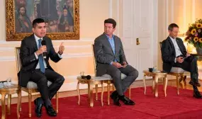 El ministro de Vivienda, Jonathan Malagón, entrega noticias sobre el Capitulo de Agua del Compromiso por Colombia en la Casa de Nariño. Foto: Cortesía Presidencia de la República.