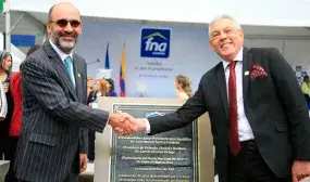 Ministro de Vivienda Camilo Sanchez junto con el presidente del FNA Helmut Barros en la celebracion de los 50 anos del fondo Ministro de Vivienda Camilo Sanchez junto con el presidente del FNA Helmut Barros en la celebracion de los 50 anos del fondo