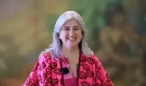 Mientras se adelantan las gestiones requeridas, el Ministerio continúa recibiendo la documentación de los hogares y adelantando los procesos de revisión, con el fin de asignar una vez culminen los trámites. Foto: prensa (MVCT)