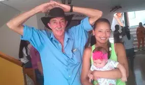 Me siento como si fuera rico recibiendo esta casa Mario de Jesus Castaneda beneficiario de vivienda gratis de Fredonia Me siento como si fuera rico recibiendo esta casa Mario de Jesus Castaneda beneficiario de vivienda gratis de Fredonia