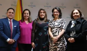 FOTOGRAFÍA COMUNICADO POSESIÓN EXPERTOS CRA 01