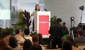 FOTOGRAFÍA MINISTRA DE VIVIENDA HELGA MARIA RIVAS DURANTE edición XVI de Construverde 2025