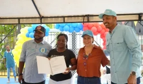 FOTOGRAFÍA MINISTRA DE VIVIENDA HELGA MARÍA RIVAS EN ANUNCIO DEL AVAL TÉCNICO Y FINANCIERO PARA LA PLANTA DE TRATAMIENTO DE AGUAS RESIDUALES