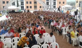 Un total de 300 familias de Ibague que ganan entre 1 y 2 salarios minimos hoy le dicen adios a pagar arriendo Un total de 300 familias de Ibague que ganan entre 1 y 2 salarios minimos hoy le dicen adios a pagar arriendo