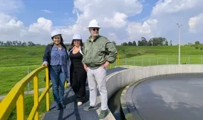 FOTOGRAFÍA MINISTRA DE VIVIENDA HELGA MARÍA RIVAS EN INAUGURACIÓN DE PTAR EN FACATATIVÁ