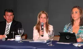 Ministra Elsa Noguera recibe apoyo de los constructores del pais Ministra Elsa Noguera recibe apoyo de los constructores del pais