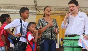 164 familias que habitaban en zona de alto riesgo en Valledupar recibieron una vivienda cien por ciento subsidiada de Minvivienda 164 familias que habitaban en zona de alto riesgo en Valledupar recibieron una vivienda cien por ciento subsidiada de Minvivienda